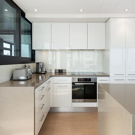Superb Elevated Views Of Harbour With Heated Pool, Gym & Parking Apartment Mount Maunganui Exterior foto